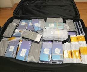 Над 1000 смартфона конфискуваха митничари на Лесово 