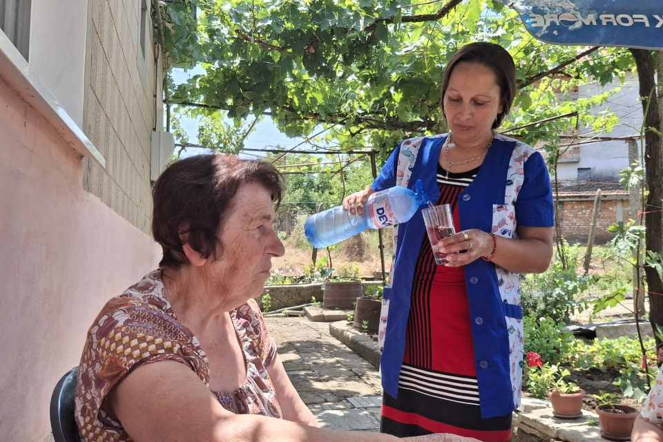 „Стига ми само „Добър ден“ да ми кажат, врата да ми отворят – в тоясамотен живот…“, казва 80-годишната Мария Делчева с усмивка, в която секрият години...