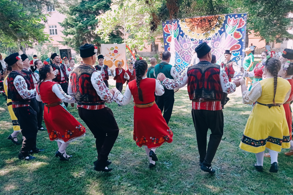 Днешният Регионален събор край Тунджа в село Крушаре събра над 30 читалища и десетки индивидуални участници и фолклорни формации. Отличителното за тазгодишното...