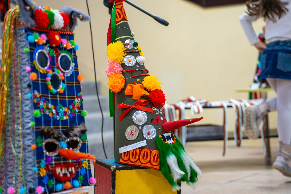 Над 300 кукерски маски, изработени от деца, обогатиха фонда на Общински детски комплекс-Ямбол в навечерието на Международния маскараден фестивал „Кукерландия“....