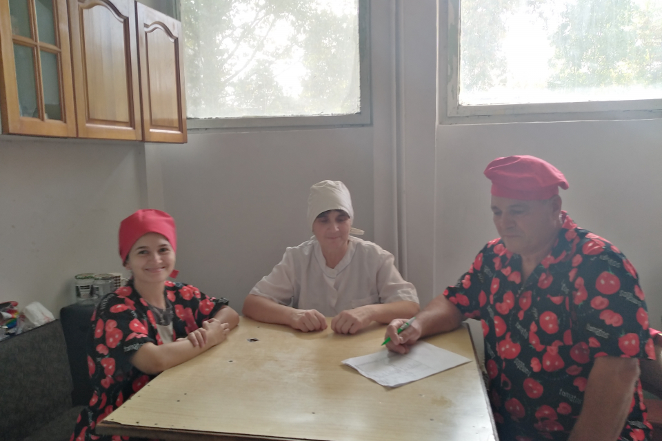 180 жители на община Болярово без или с ниски доходи продължават да получават ежедневно топъл обяд безплатно по защитен от администрацията проект към програмата...