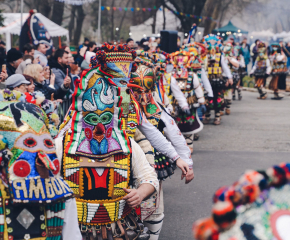 Над 45 маскарадни групи от България ще дефилират на 17 март за юбилейния фестивал „Кукерландия“