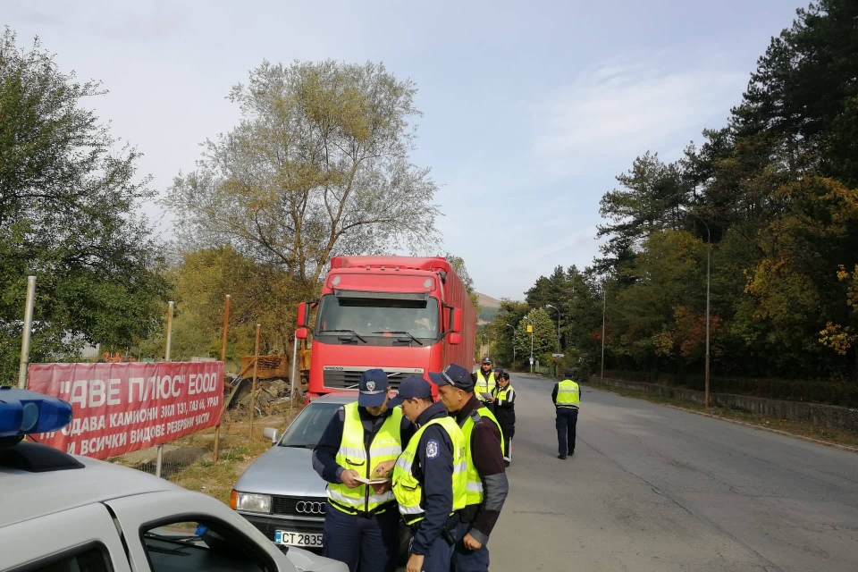 Над 600 автобуси и товарни автомобили са проверени при специализирана операция в сливенско. Акцията е по линия на Европейската мрежа на службите на пътна...