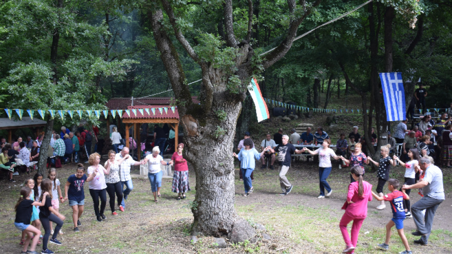 Над 600 участници събира днес българо-гръцки събор край ямболското село Голям манастир, съобщи кметът на селото Славчо Иванов. Проявата се организира за...
