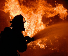 Над десет души бяха евакуирани от жилищен блок в Сливен заради пожар снощи