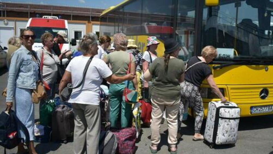Наполовина са намалели украинските граждани с временна закрила у нас, които са настанени в хотели и други бази по линия на хуманитарната програма за подслон....