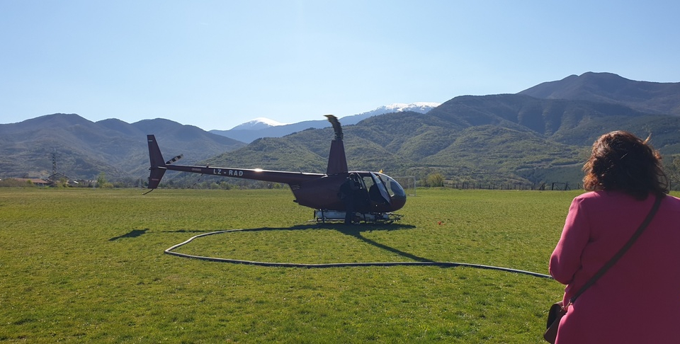 Намерено е тялото на пилота от изчезналия днес хеликоптер, съобщиха от пресцентъра на МВР. Селскостопанския летателен апарат е открит на 1-2 км от с. Гърмен...