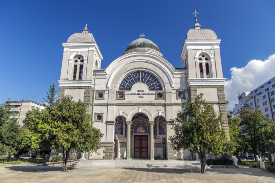 В Ямбол църковното настоятелство на най-големия православен храм в града - "Свети Николай Чудотворец", започна кампания за набиране на средства за купуването...