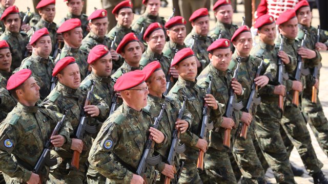 Недокомплектът от военнослужещи в Българската армия в края на 2024 г. достига 21,8 на сто или липсват 1/5 от военния състав. Това сочат данни от Доклада...