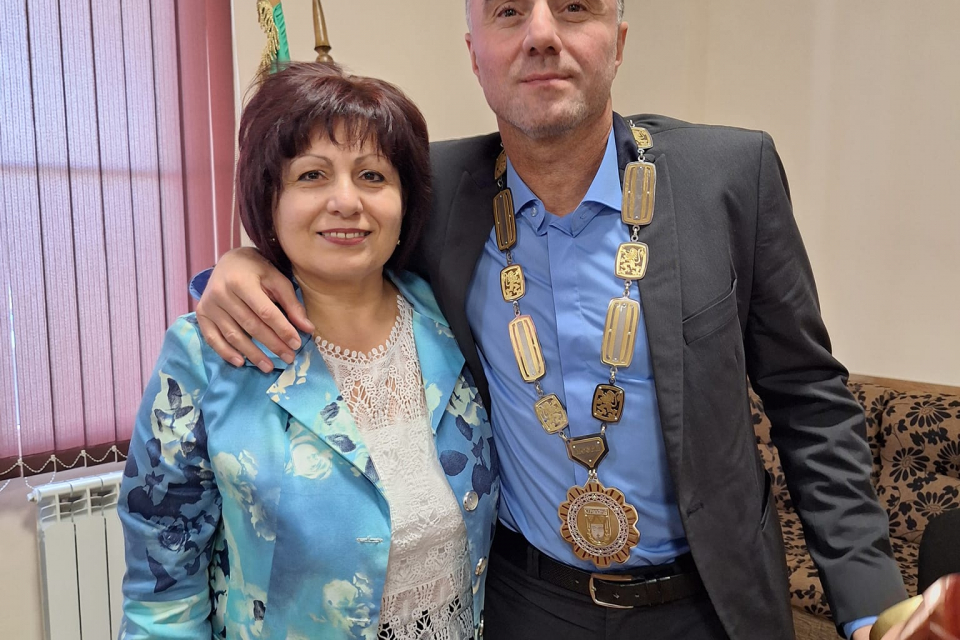 Нели Тончева е новият председател на Общински съвет- Стралджа. Това стана ясно след проведената днес първа сесия на местния парламент, на която всички...