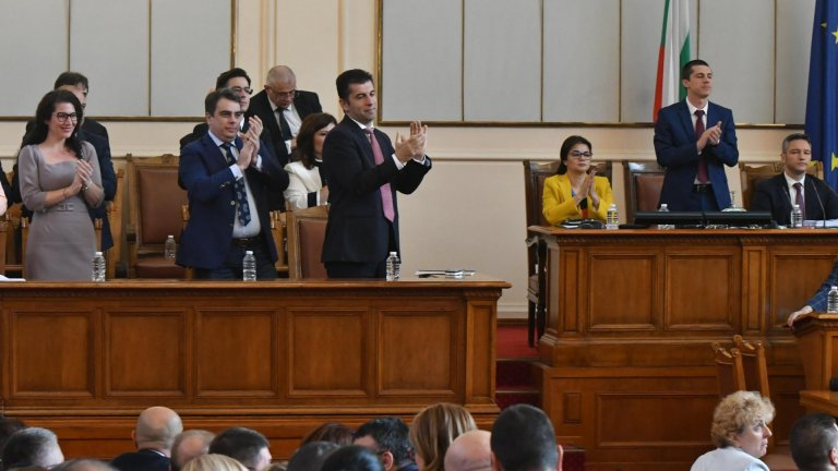 Никола Минчев бе предсрочно освободен като председател на Народното събрание със 125 гласа "за".
"Против" освобождаването му бяха  113 депутати.  Един...