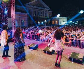 Нощ на светлини, емоции и музика: „Boney M Xperience“ и Нели Петкова в Ямбол