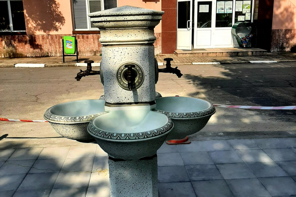 В дните с най-високи температури в годината община Стралджа постави нова чешма с повече кранове в центъра на града.
Вместо да закупува тонове пластмаса,...