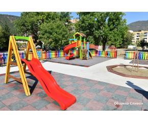 Нови детски площадки в шест квартала в Сливен