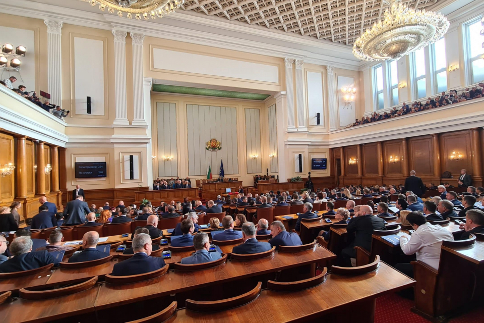 С 37 гласа "за", 166 "против" и 18 "въздържал се" парламентът отхвърли проект на решение за прекратяване на Споразумението между правителствата на България...