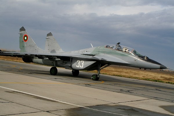 Министерството на отбраната прекрати процедурата за възлагане на обществена поръчка за доставка на шест ремонтирани двигателя за МиГ-29. Това показва справка...