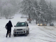 Обилен снеговалеж на Шипка и Хаинбоаз, шофьори се оплакват от неопесъчен път