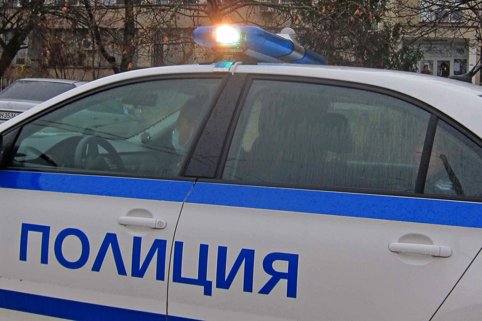 Днес в 10:50 часа е получен сигнал за взломено обменно бюро в Хасково на ул. "Хр.Ботев", съобщават от полицията в южния град. Сигналът, че бюрото за обмяна...