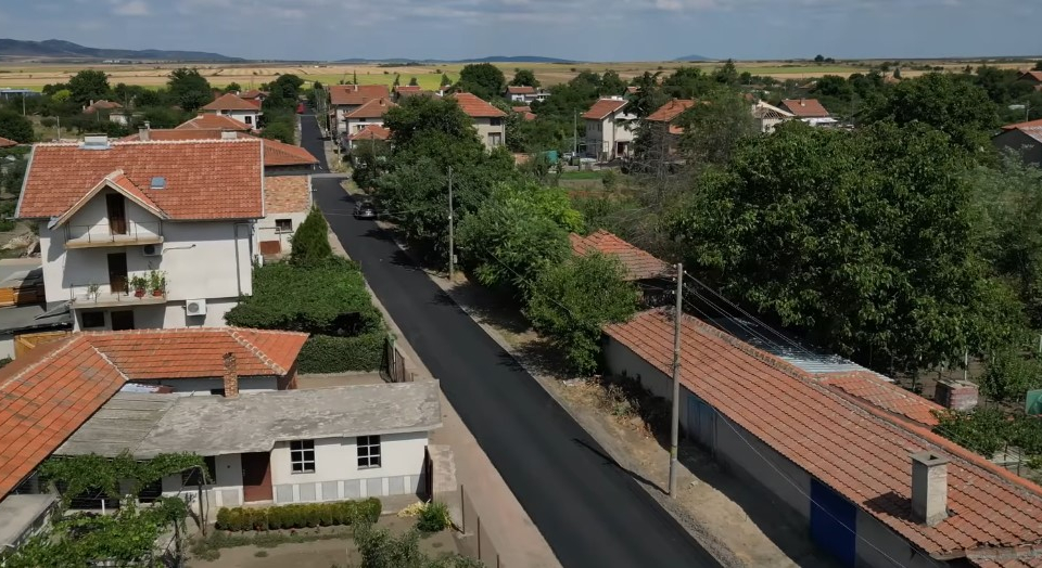 Част от уличната мрежа в селата Ханово и Окоп, Община „Тунджа“, е в процес на цялостно асфалтиране.
Това е пореден ангажимент, който местната администрация...