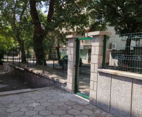 Община Сливен ремонтира оградата на още една детска ясла в града