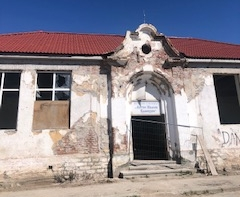 Община Сливен ремонтира покрива на бившето училище „Антон Иванов“