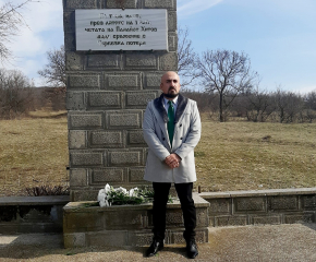 Община Стралджа отпуска 12 хиляди лева за ремонт на паметника на Панайот Хитов край града