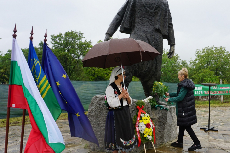 Община „Тунджа“ и село Бояджик почетоха славните събития преди 147 години и паметта на загиналите в зверското клане. Въпреки дъждовното време, на 17 май...