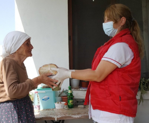 Община „Тунджа“ продължава да осигурява топъл обяд за 700 души