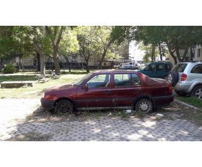 Община Ямбол продължава мерките по вдигане на изоставени автомобили 