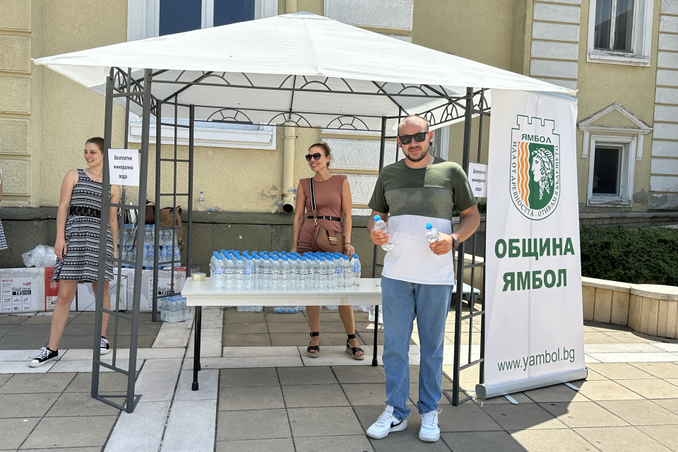 За поредна година Община Ямбол, съвместно с доброволци, провежда инициатива за раздаване на безплатна минерална вода в централната градска част поради...