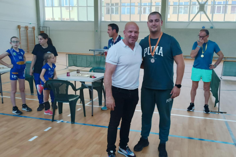 След десетилетия прекъсване община Ямбол възстанови общинската учителска спартакиада. Надпреварите по дартс, петанк, спортна табла и тенис на маса бяха...