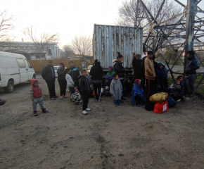 Общината в Бургас премахва ромски катуни