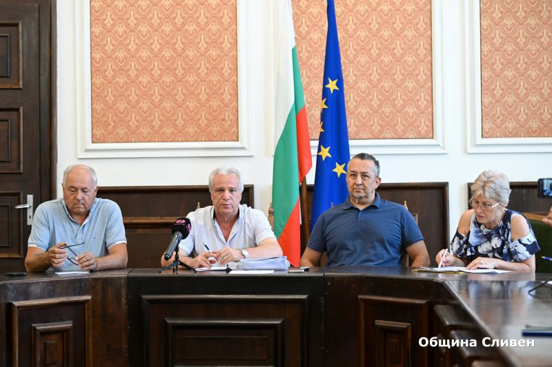 Община Сливен да дари 20 хиляди лв. на Районна служба „Пожарна безопасност и защита на населението“. Такова предложение е внесъл кметът Стефан Радев в...