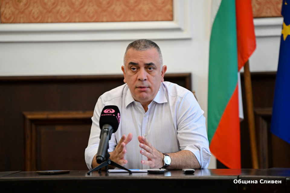 Община Сливен има готовност да започне асфалтиране в квартал „Речица“ още на следващия ден, в който бъде издаден Акт 16 за въвеждане на обекта в експлоатация....