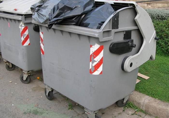 Таксата за битови отпадъци в ЯМБОЛ да остане в същия размер и за догодина предлага кметът Валентин Ревански на общинските съветници. Те трябва да вземат...