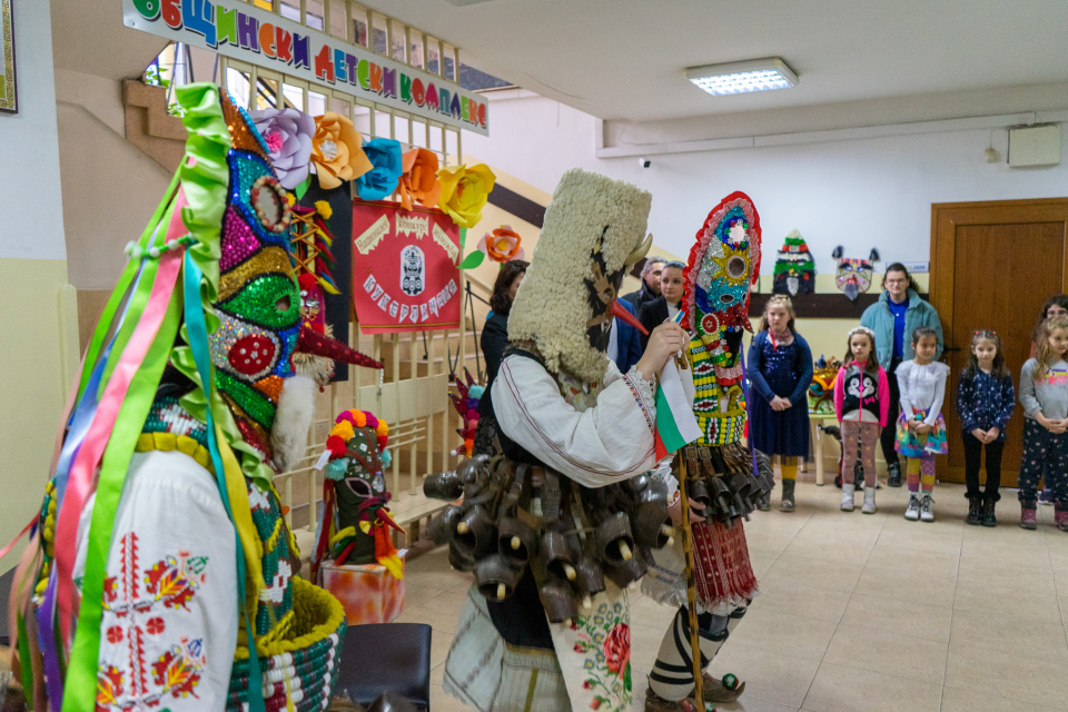 В сградата на Общински детски комплекс – Ямбол се проведе награждаването на призьорите от Националния конкурс-изложба по приложно изкуство „Кукерландия“....