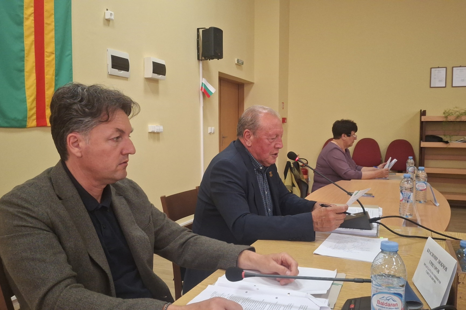 На редовното си заседание съветниците от Общински съвет – Боляровоприеха единодушно Бюджет 2025 без направени забележки.Финансовата рамка на бюджета възлиза...