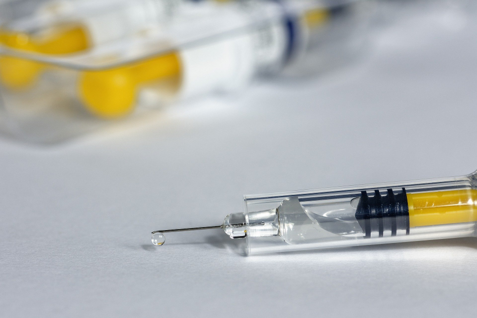 Ваксината срещу COVID-19 може да дойде у нас още на 25 декември. Има дежурни екипи на Националния ваксинационен щаб, които я чакат. Това заяви държавният...