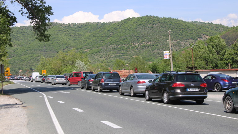 Засилен трафик към София и останалите големи градове прогнозират от Пътна полиция. Причината - повечето хора са си слели уикенда с 5-и и празничния 6-и...