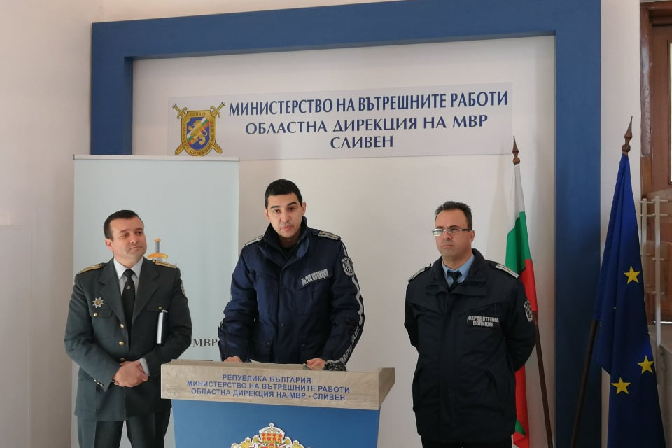 На брифинг днес бяха представени предприетите от ОДМВР и РДПБЗН в Сливен мерки по отношение опазване на обществения ред, пътната и пожарна безопасност...