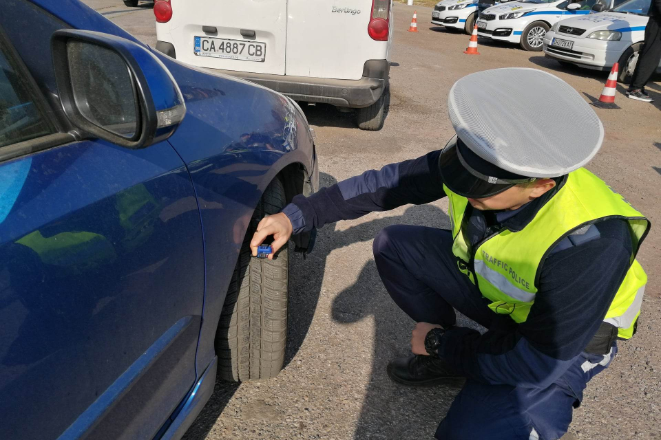 5934 превозни средства са проверени по пътищата на област Сливен в хода на проведената през месец ноември традиционна акция „Зима”. От 1 до 30 ноември...