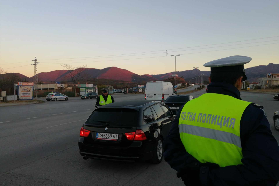 В днешния ден екипи на ОДМВР-Сливен и сектор „Пътна полиция” извършват активни проверки по пътна безопасност на територията на цялата област. Извършват...