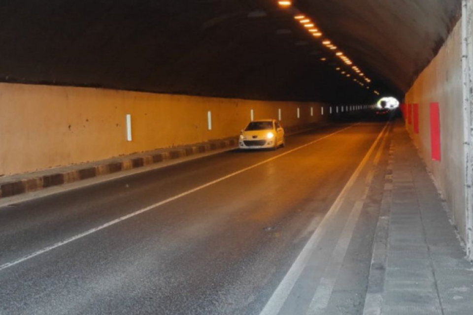 От 9 ч. днес до 9 ч. на 9 март ще бъде ограничено движението в посока София в тунел „Траянови врата“ на АМ „Тракия“. Временната организация е за измиване...
