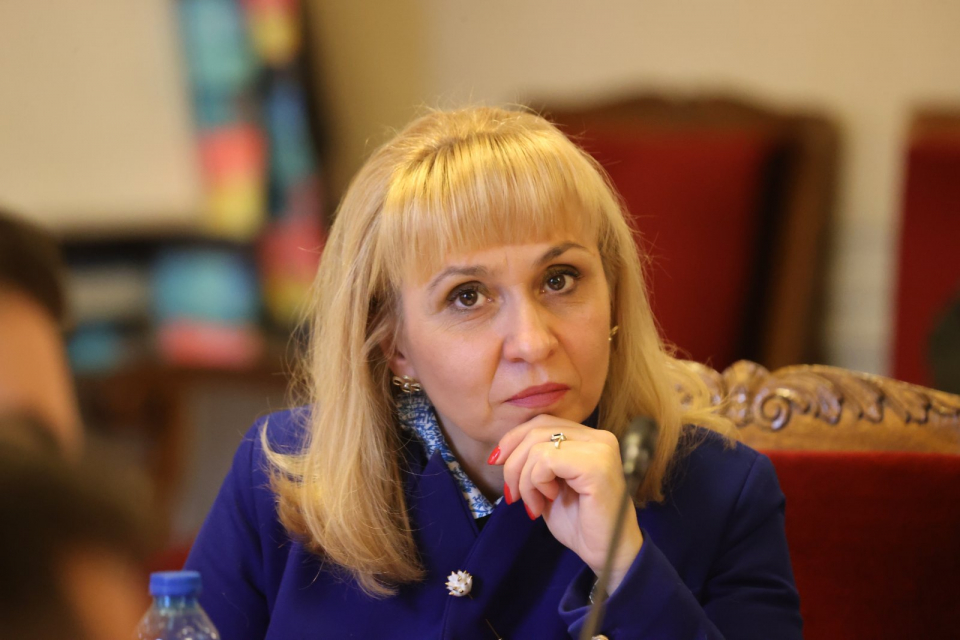 Омбудсманът Диана Ковачева изпрати препоръка до социалния министър Иванка Шалапатова, в която настоява да отпадне бюрократичната тежест, задължаваща родителите...