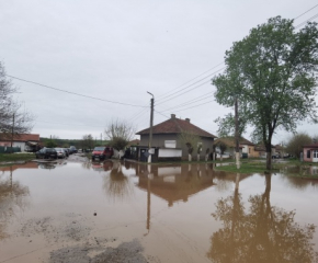 Описват щетите след пороя в Монтанско, доброволци продължават да разчистват