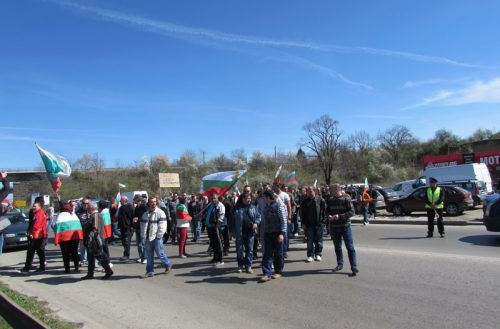 Осми ден блокада на магистрала „Тракия”. Протестиращите дадоха заявка, че няма да освободят пътя, въпреки подписаното споразумение и приключилите дебати...