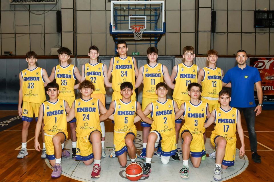 Отбор кадети на Баскетболен клуб „Тунджа“ до 16-годишна възраст се класира сред осемте най-добри отбори в България. Успехът за родните спортисти е след...