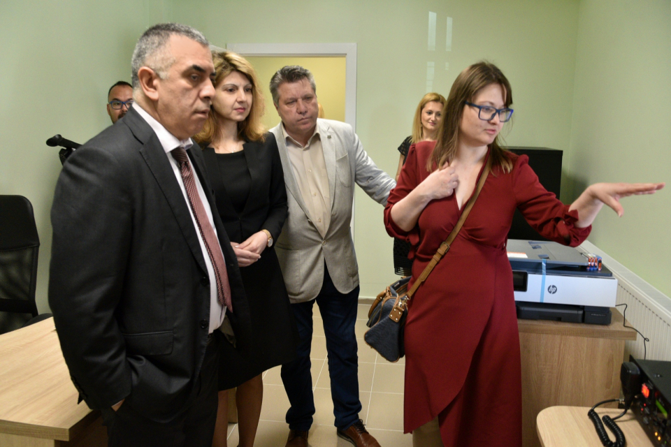 Кметът Стефан Радев откри днес два нови социални центъра в Сливен, чието строителство започна преди година. Единият център е за грижа за лица с психични...