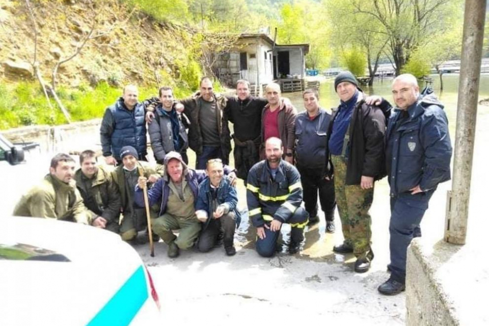 За по-малко от денонощие полицаи, лесничеи, ловци и доброволци-планинари откриха мъж, загубил се в труднодостъпна планинска местност, съобщиха от полицията.



Всичко...