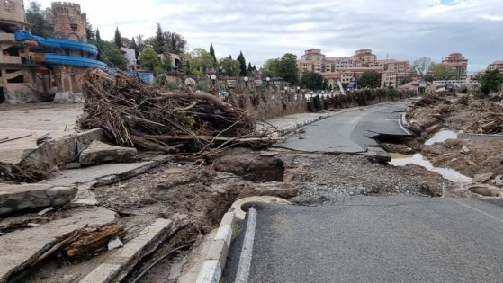 По цялото Черноморие са заложени бомби, които може да гръмнат при следващите порои. Това показват на този етап проверките, които бяха разпоредени на Басейнова...